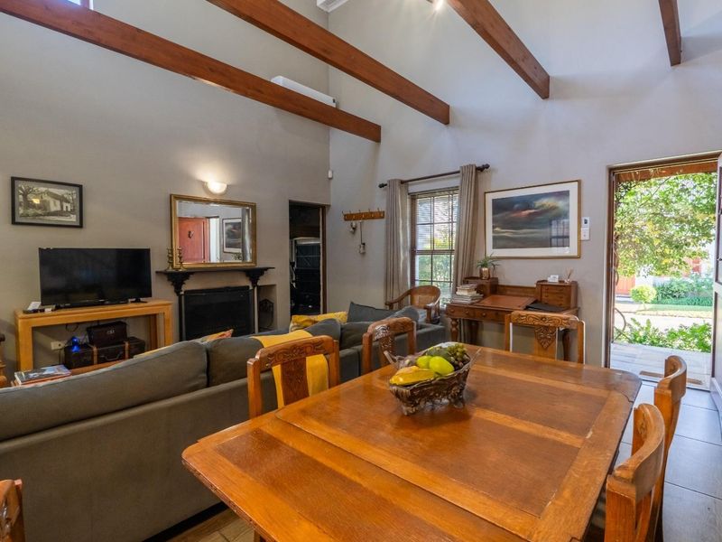 Elegant Furnished 3/4 Bedroom Home with Plunge Pool in the Heart of Franschhoek - Photo 3