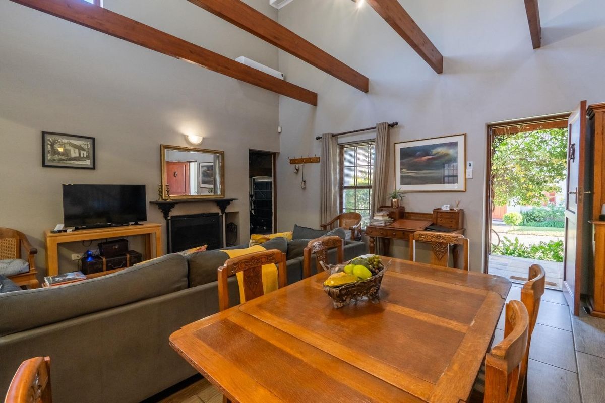 Elegant Furnished 3/4 Bedroom Home with Plunge Pool in the Heart of Franschhoek - Photo 3