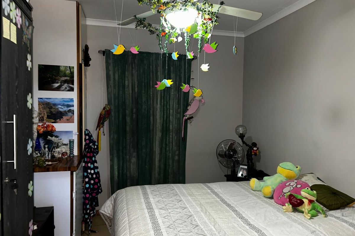 Cozy & Secure: 2-Bedroom Gem with Open-Plan Living, Covered Stoop & Garden Care! - Photo 5