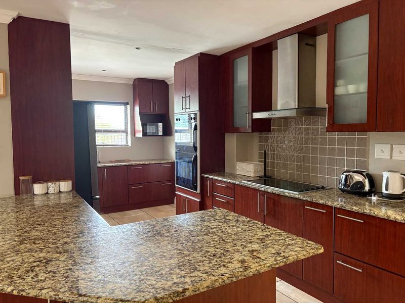 WEST BEACH Fully furnished 6 bedroom home - Photo 6