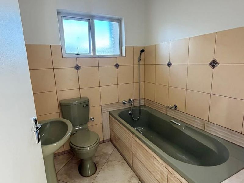Free Standing home to RENT - Photo 8