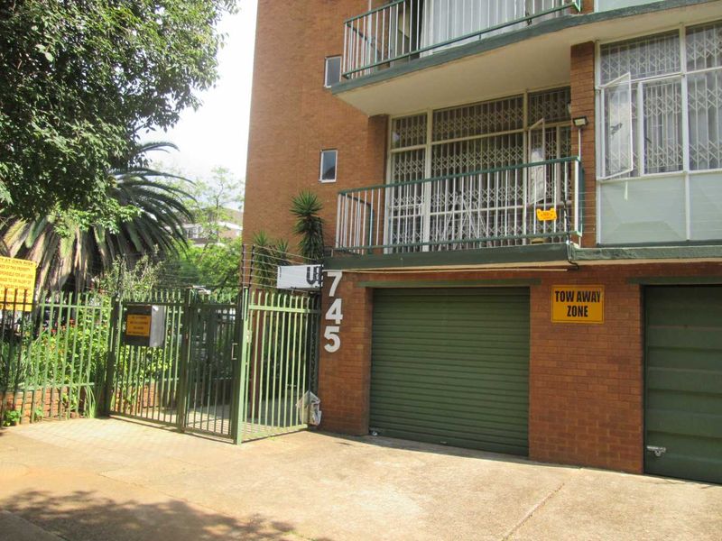 VERY BEAUTIFUL NEAT AND CLEAN BACHELOR FLAT FOR SALE IN ARCADIA PRETORIA - Photo 3