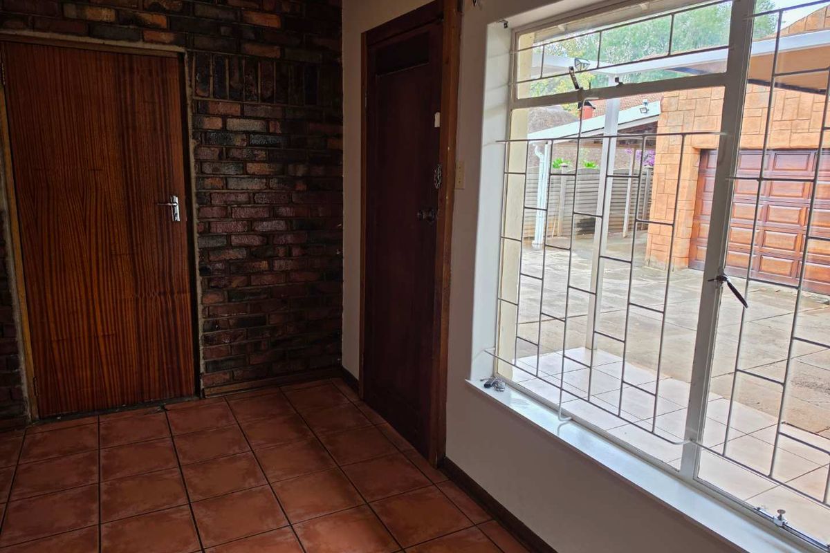 Family home with flatlet in Rhodesdene - Photo 5