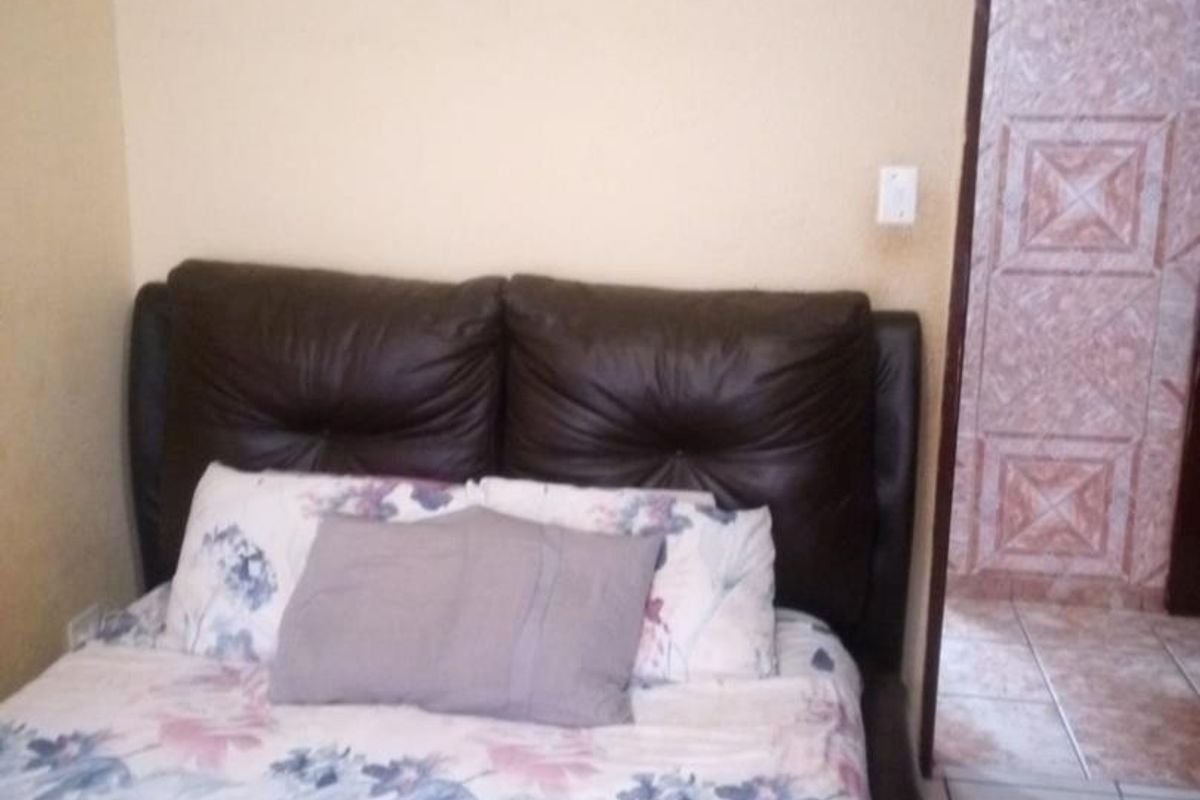 Spacious Living: 3-Bed Gem with No-Fuss Garden! - Photo 5