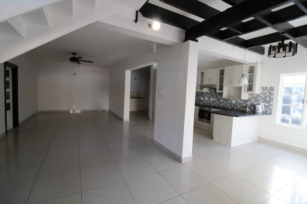 Cosy Cottage style home with wooden finishes! - Photo 4