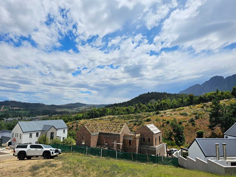 No Transfer Duty! Come and just move in! La Roche Secure Estate situated adjacent to Helshoogte , between Stellenbosch and Franschhoek - Photo 4