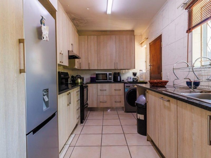 For Sale: Four Bedroom Two Bathroom Home with a Pool - Photo 4