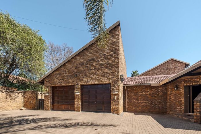 Property #2414746, House For Sale in Newlands