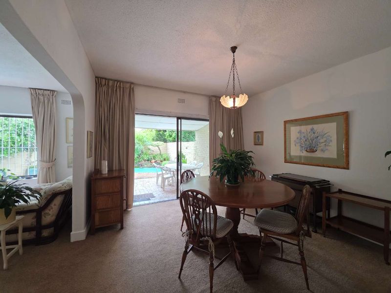 Spacious Cluster with pool and staff accomodation - River Club Sandton - Photo 10