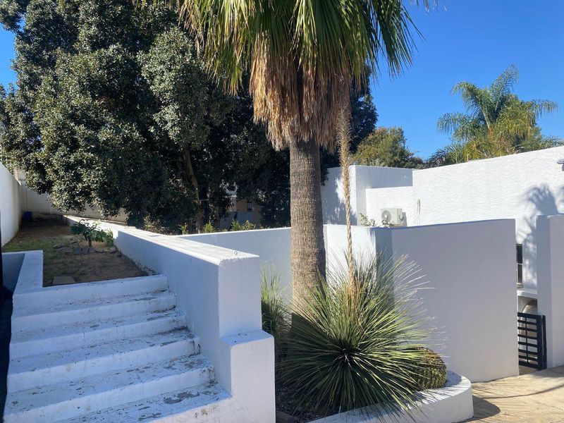 FREESTANDING HOUSE TO LET OLYMPIA - Photo 2