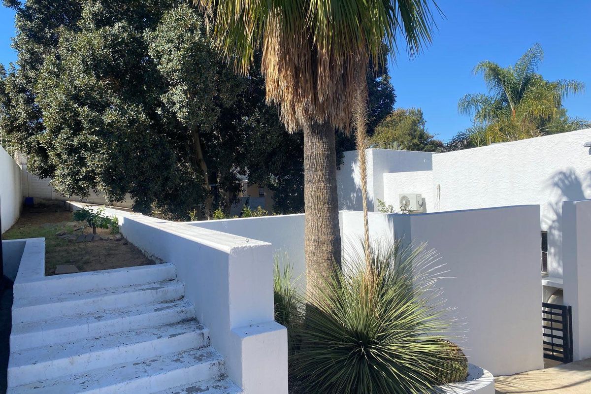 FREESTANDING HOUSE TO LET OLYMPIA - Photo 2