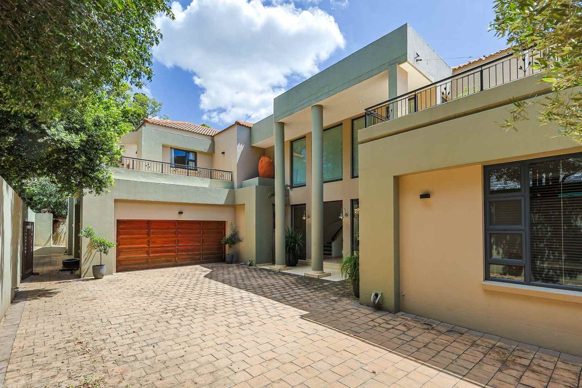 Prestigious Waterkloof Luxury Residence - Photo 3