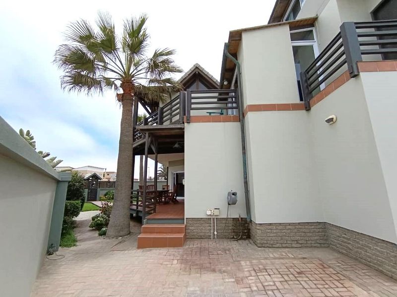 Vogelstrand Gem: Stunning Views, Prime location - Home for Sale - Photo 9