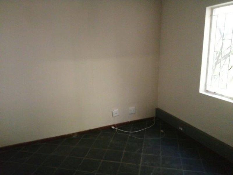 OFFICE BUILDING - EXCELLENT LOCATION - FOR SALE - Photo 9