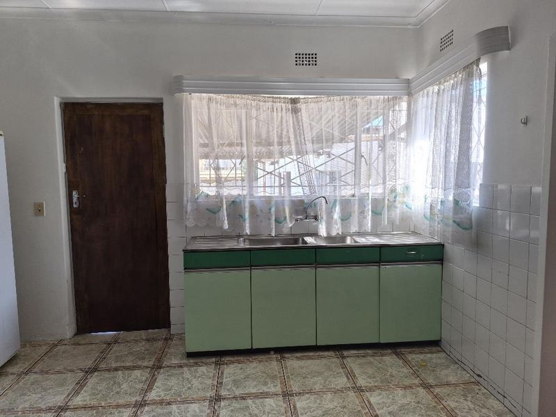 Large family home - Photo 8