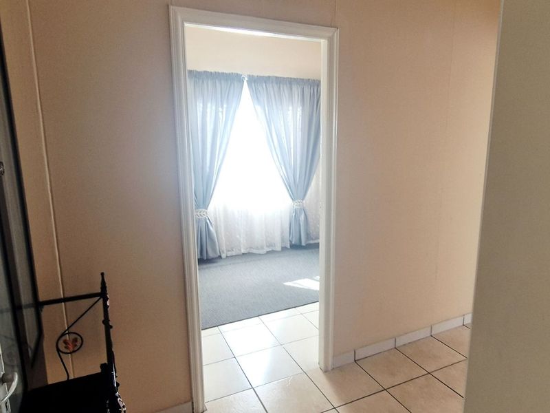 Ground Floor 3-Bedroom Townhouse in a Quiet Cul-de-Sac - Photo 9