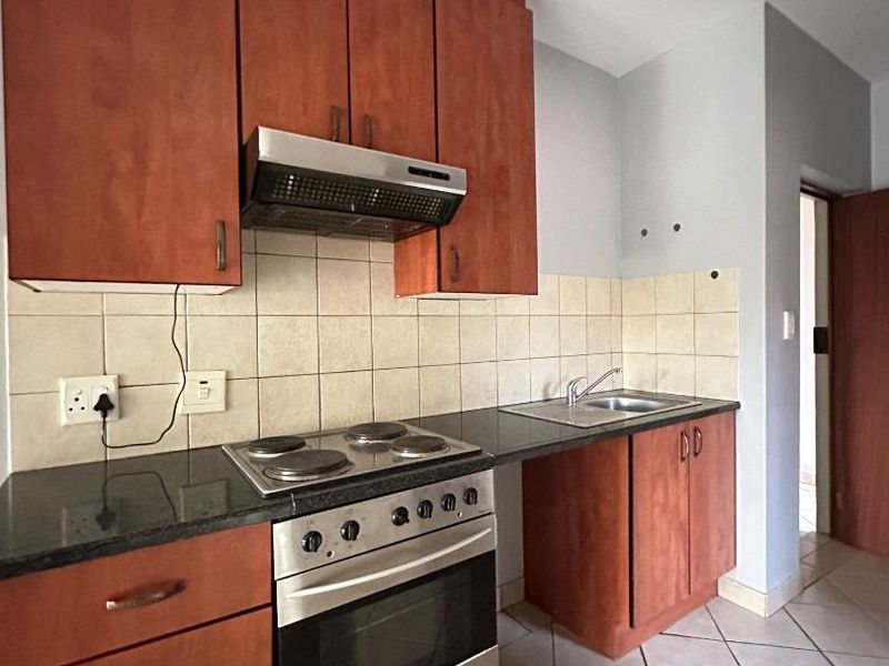 Bachelor Apartment with a Balcony - Photo 4