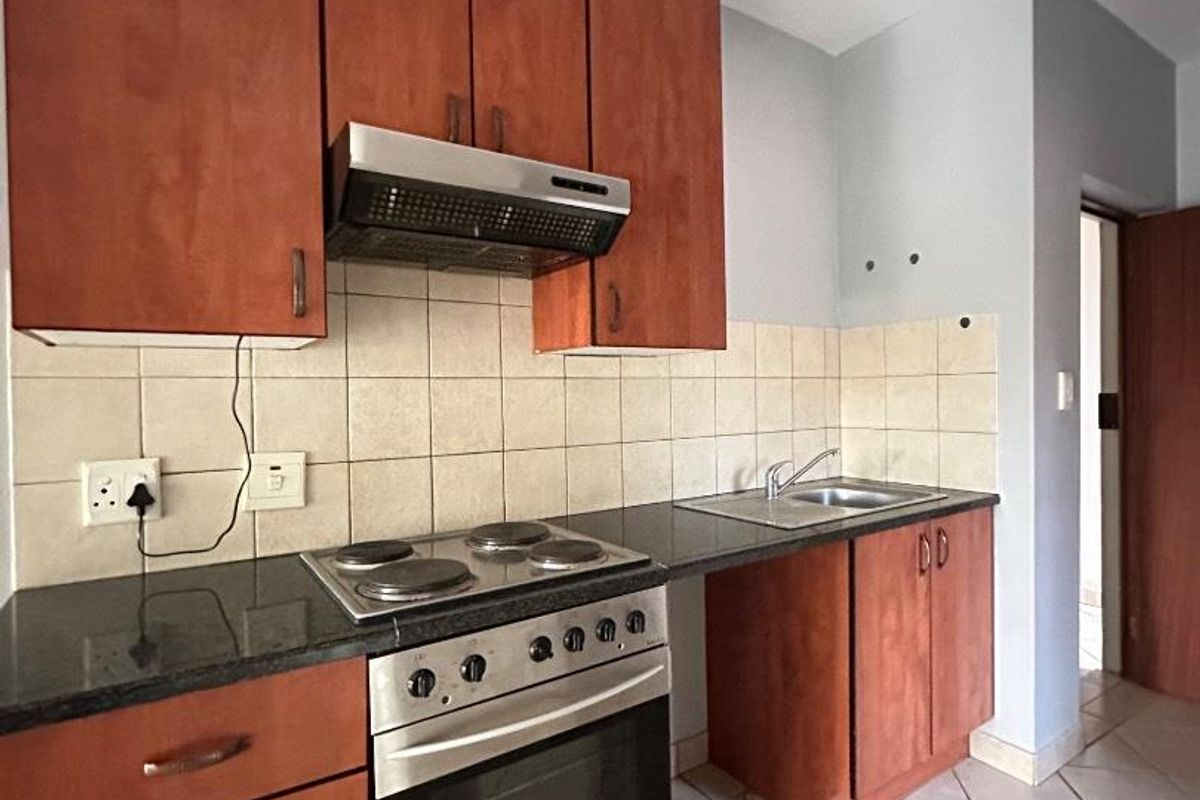Bachelor Apartment with a Balcony - Photo 4