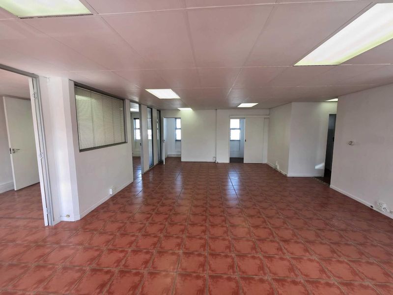107sqm First Floor Office to Rent in a secure office park, Milnerton - Photo 4
