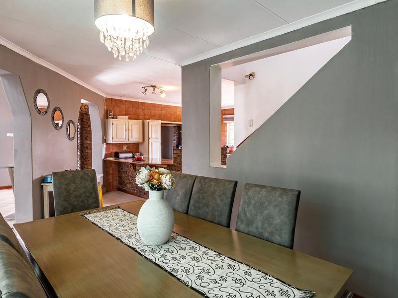 ### Spacious Family Home for Sale in a Prime Gated Community - Photo 5