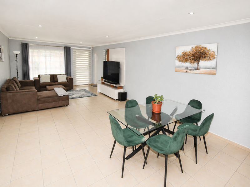 Modern Simplex Townhouse - Photo 6