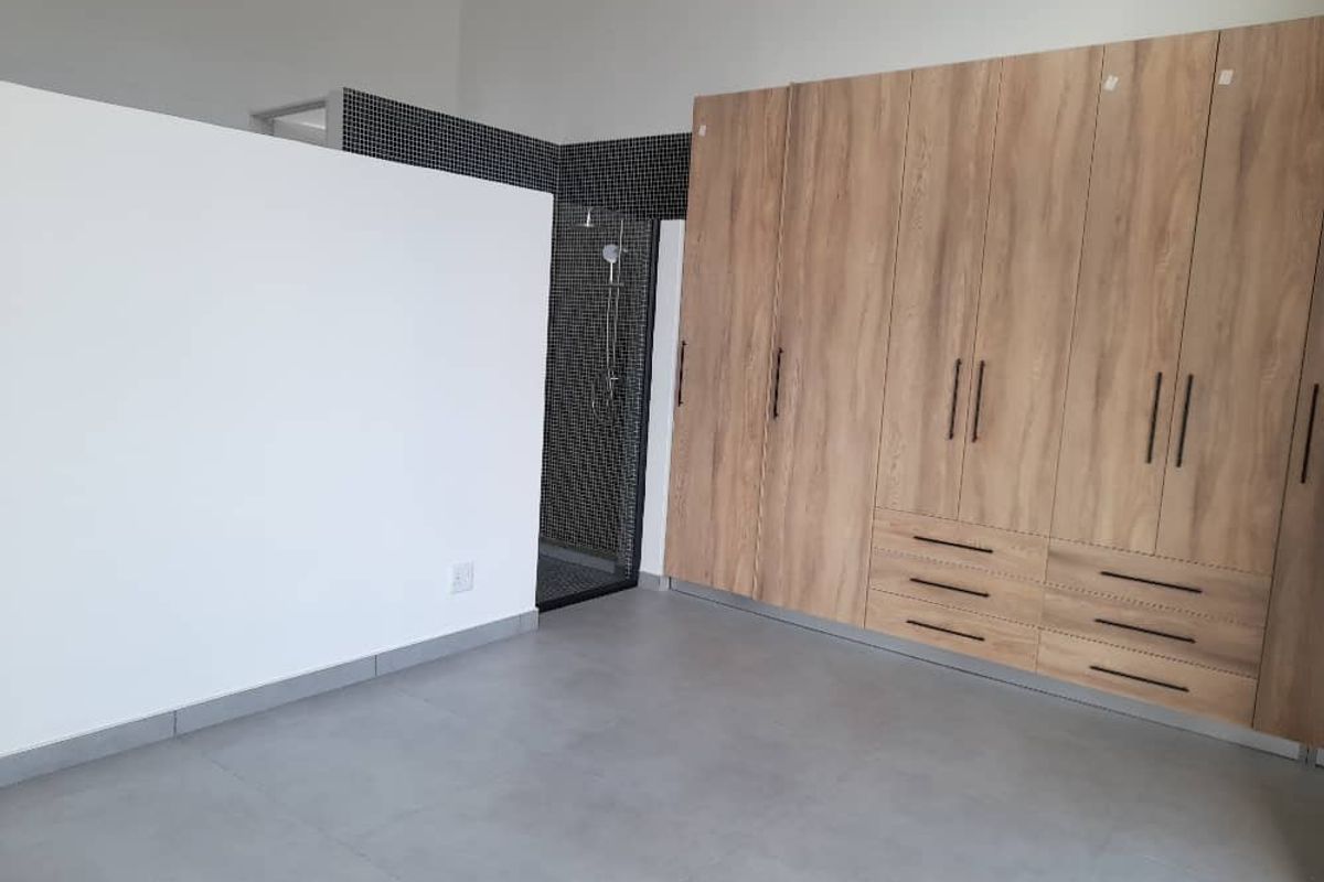 Newly build complex, north facing with only 12 units - Photo 3