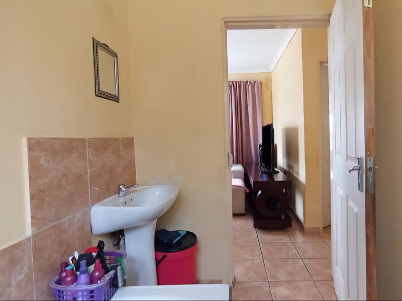 2 Bedroom House for Sale in Soshanguve Ext6 - Photo 2