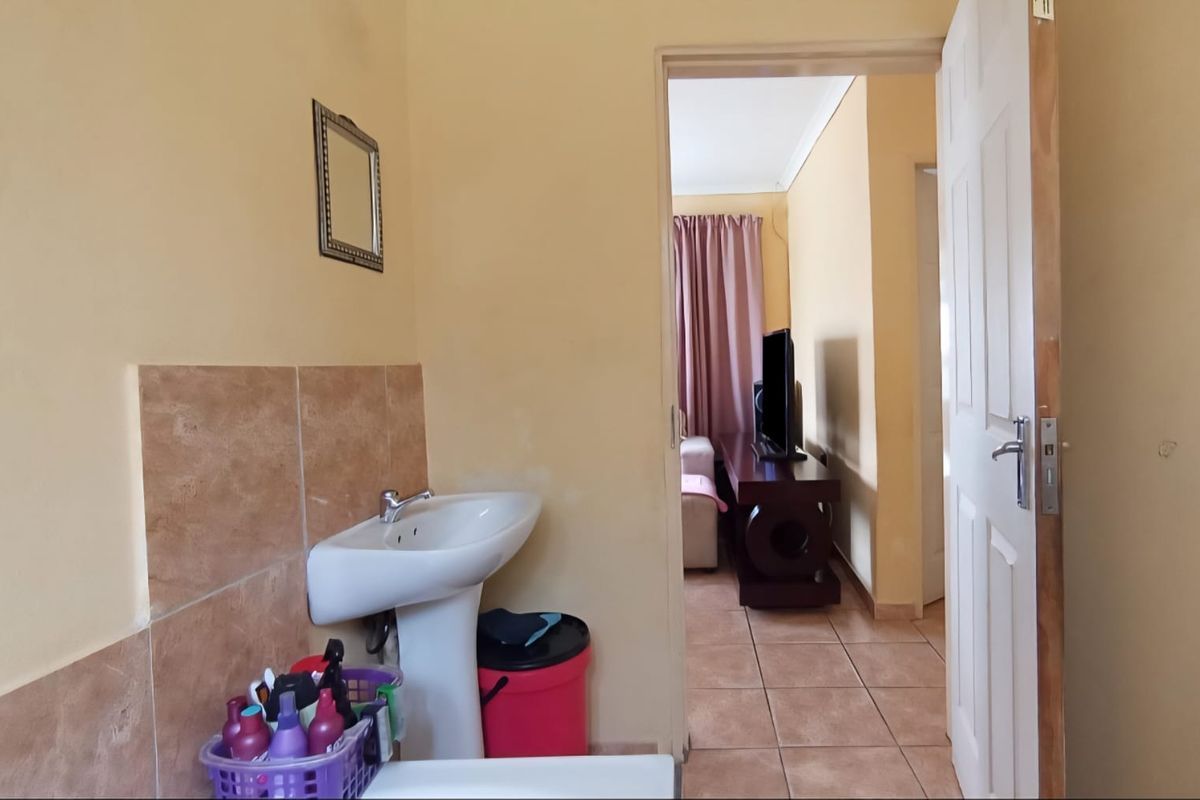 2 Bedroom House for Sale in Soshanguve Ext6 - Photo 2