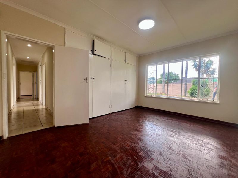 Neat as a Pin and Ready for Your Family. - Photo 9