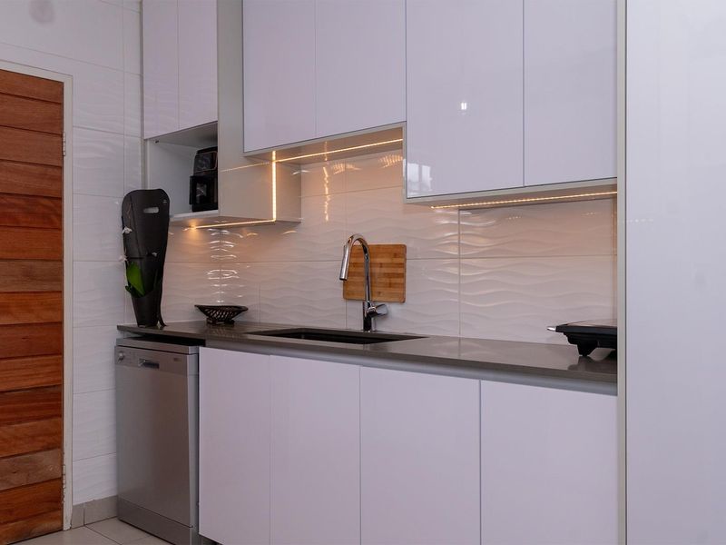 Spacious 3-Bedroom Facebrick Townhouse – Modern Living with Private Garden - Photo 10