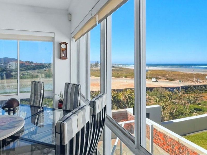3 Bedrooms | Exceptional Space | Ocean & Mountain Outlook - Photo 4