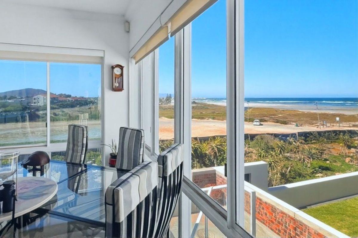 3 Bedrooms | Exceptional Space | Ocean & Mountain Outlook - Photo 4