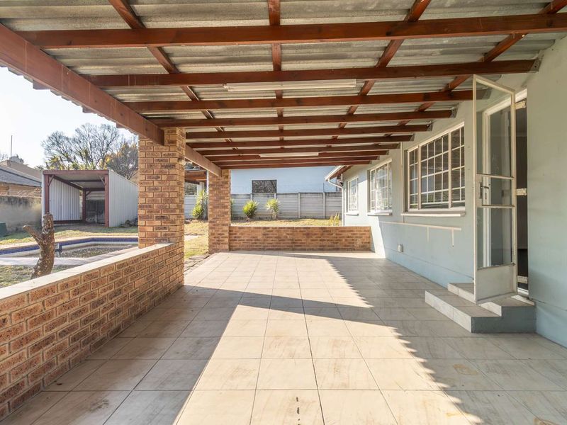 2 homes on one Property! Excellent Rental opportunity! - Photo 2