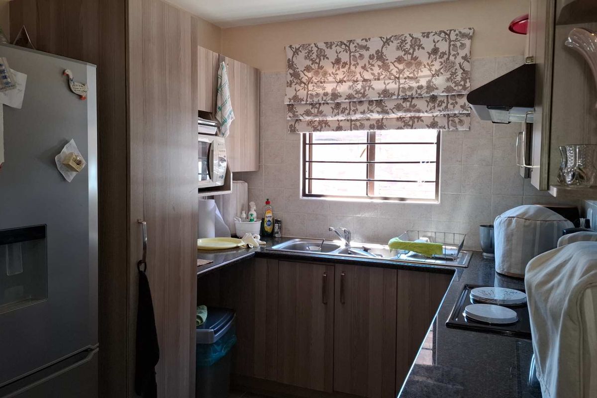 Secure Facebrick Duplex in Small Complex - Photo 3