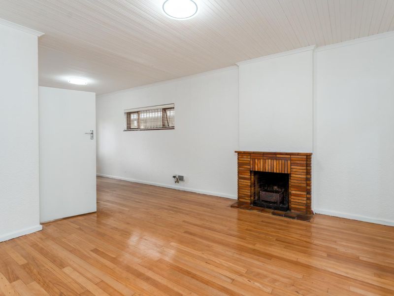 Charming Corner-Plot Home Opposite Royal Cape Golf Course - Photo 8