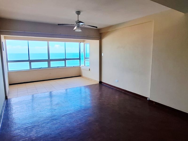 **Charming Apartment for Rent in Prestigious Blue Chip Building** - Photo 4