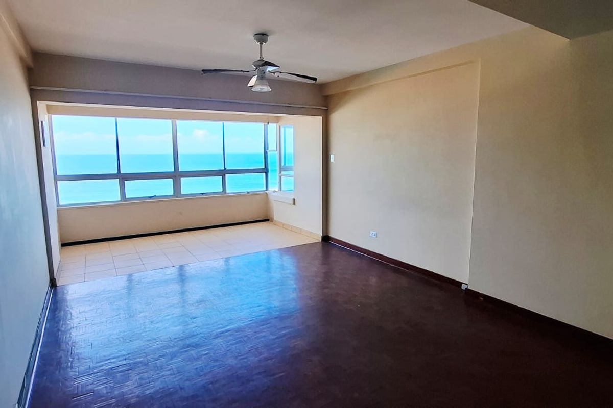 **Charming Apartment for Rent in Prestigious Blue Chip Building** - Photo 4