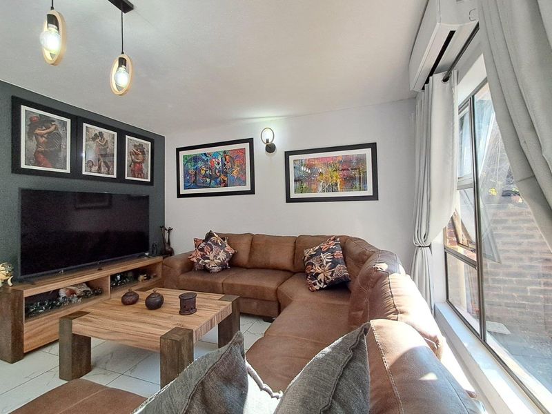 Modern 3 Bedroom Duplex Unit in Brackenhurst - Photo 2