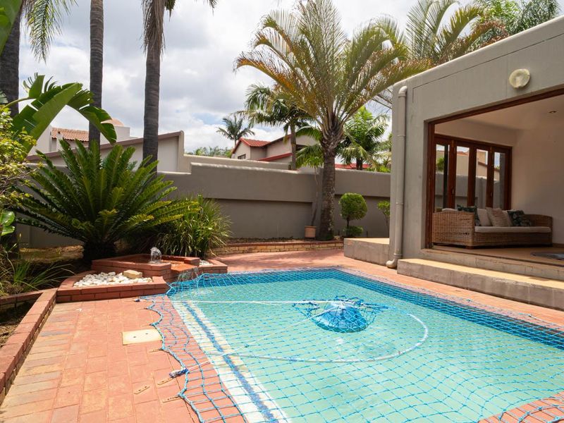 Space, Light and Comfort in a Secure Complex - Photo 3