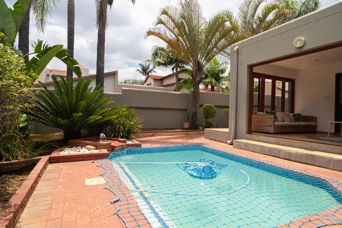 Space, Light and Comfort in a Secure Complex - Photo 3