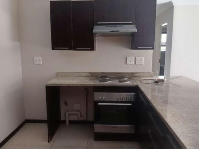 Stylish 2 Bedroom, 2 Bathroom Apartment with Balcony - Photo 6