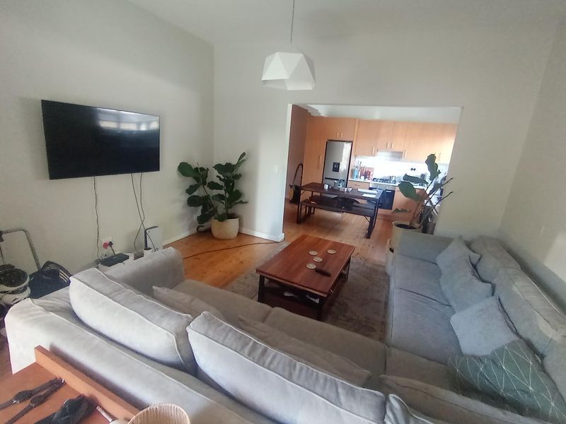 Modern 2-Bedroom Ground Floor Apartment with Private Garden - Photo 3