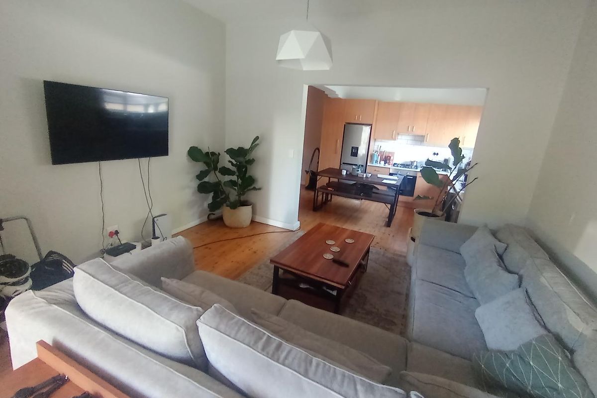 Modern 2-Bedroom Ground Floor Apartment with Private Garden - Photo 3