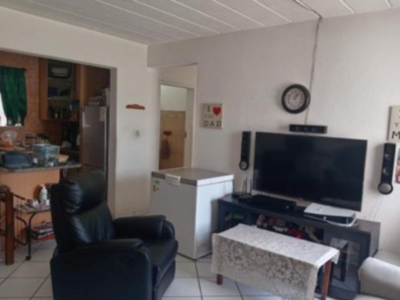 3-Bedroom Ground Unit In Secure Complex - Photo 3