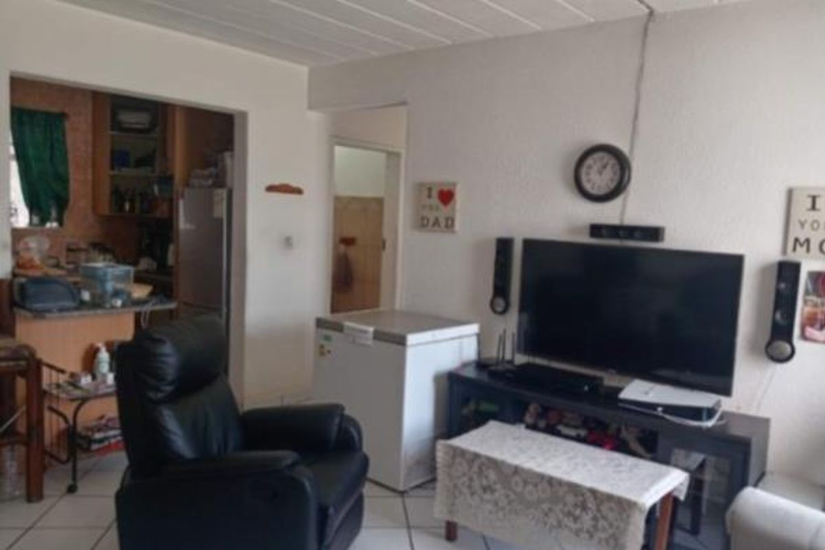 3-Bedroom Ground Unit In Secure Complex - Photo 3