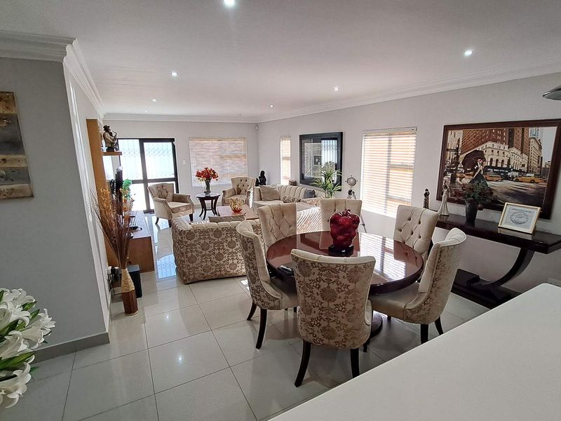 For the connoisseur home buyer who appreciates modern living with sleek style - Photo 9