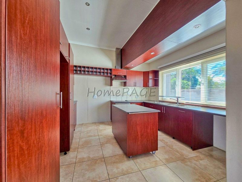 Omaruru:  Very neat 4 Bedr Home close to Town Centre is for Sale - Photo 8