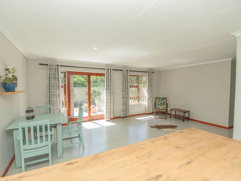 Spacious and Warm - Photo 10