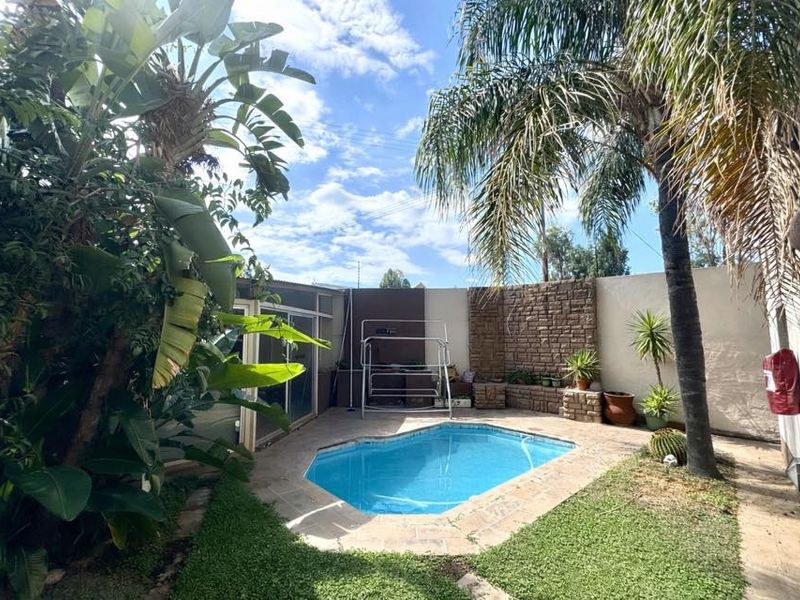 Spacious Property FOR SALE in Windhoek West Ideal for Business - Photo 7