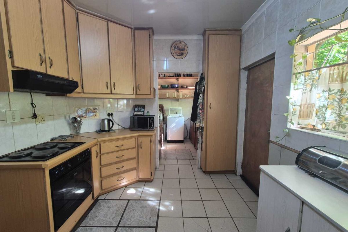 Superb quiet location - Photo 3